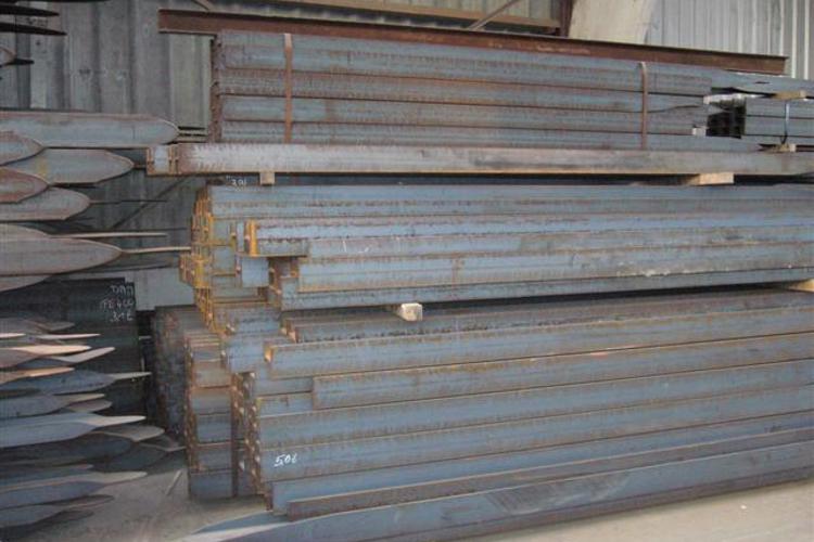 Stalen balken - dam beton