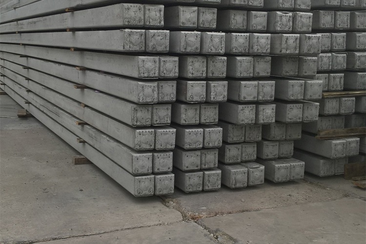 Heipalen op voorraad - Dam Beton