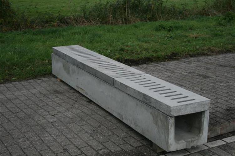 U-goot met betonroosters - dam beton