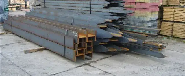 stalen-balken-dam-beton.png