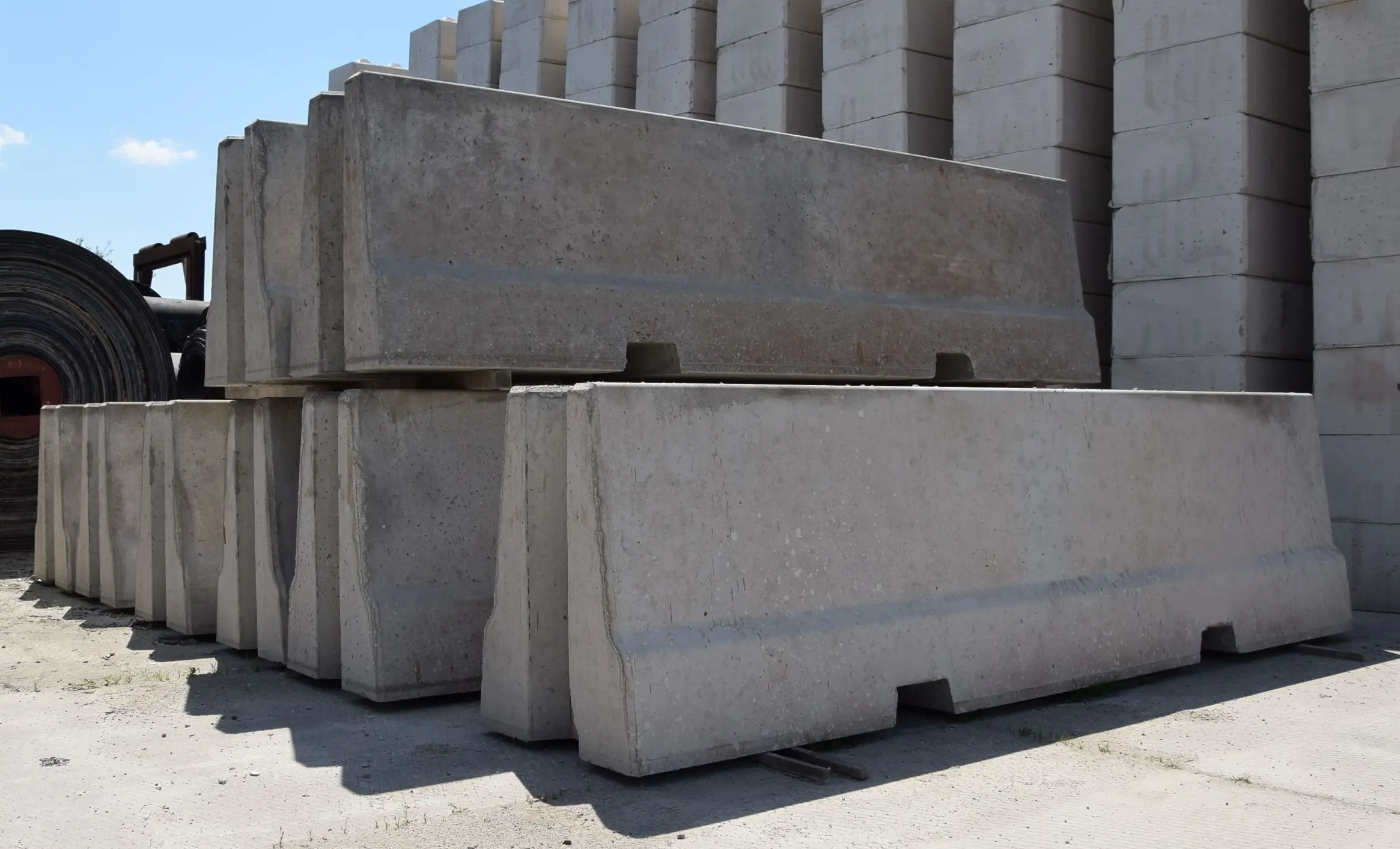 Betonnen barriers van Dam Beton