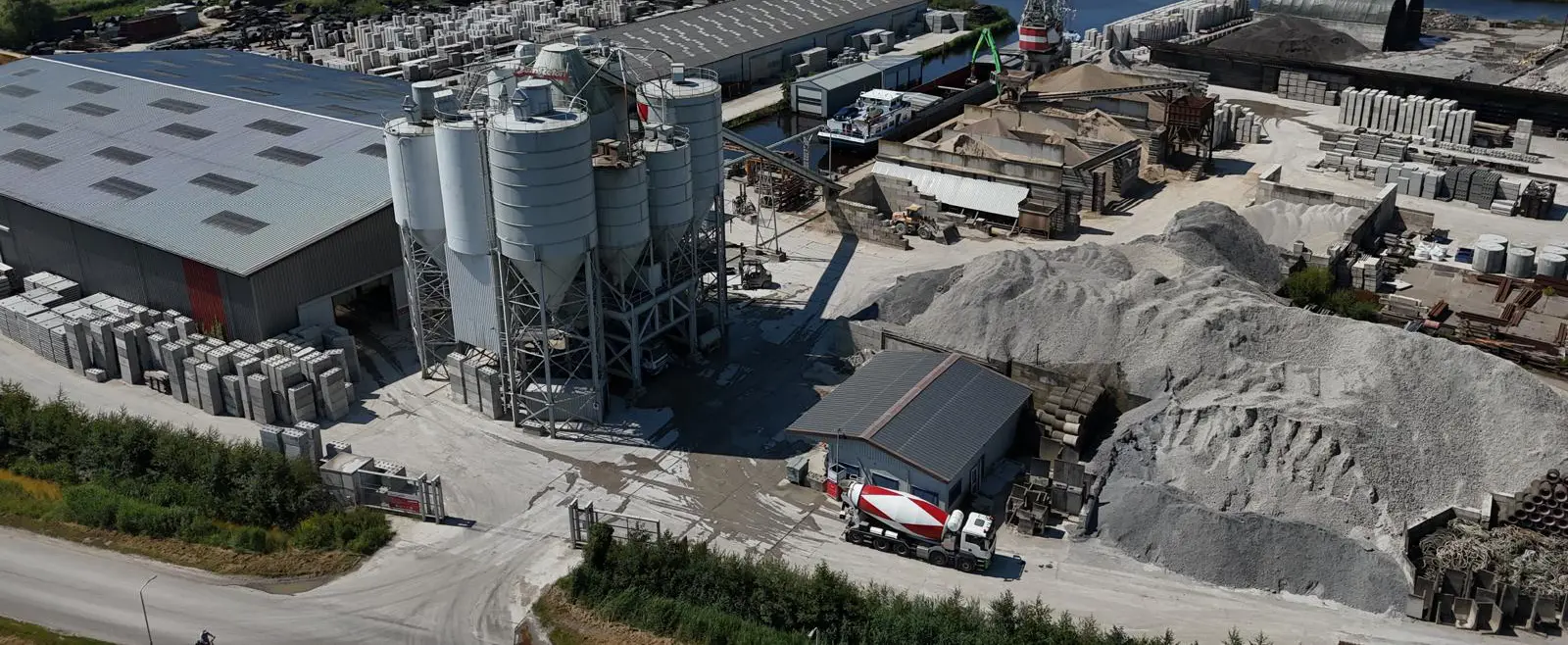 Dam beton luchtfoto 01.jpg